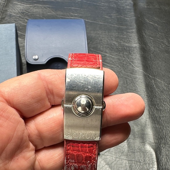 Red Watch with Blue Case - Picture 3 of 7